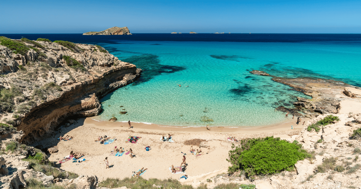 Ibiza: descubra os encantos da ilha mais badalada da Espanha