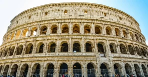 2) Coliseu, em Roma - Pontos turísticos na Europa